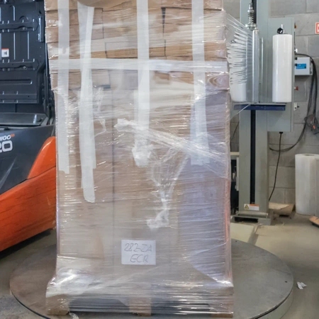 Folia Stretch maszynowa rozciągliwość 150% grubość 23mik 500mm, 7,4kg/ 9kg transparentna FM-50-TRA